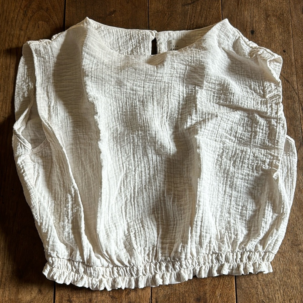 Extended shoulder gauze tank cropped top ivory EUC
